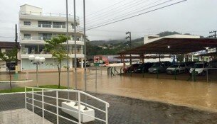 Proximidades da Câmara de Vereadores de Lontras (Informação: DC - Foto: Josi Sens)